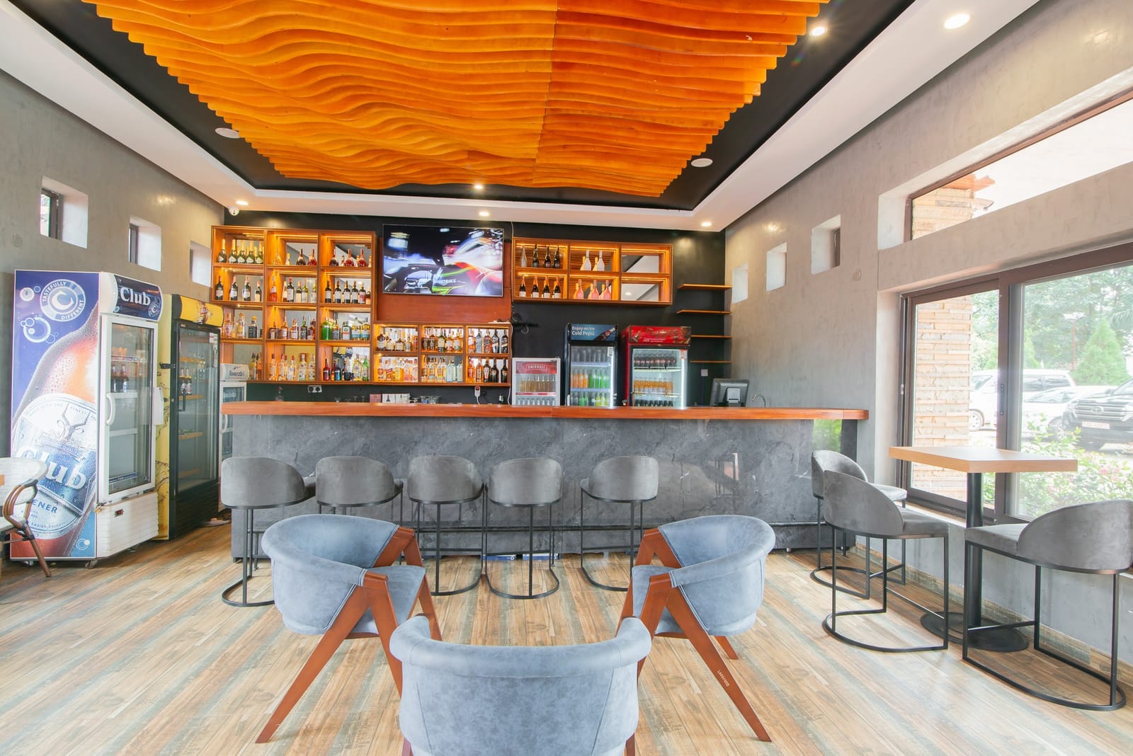 Relaxed bar and lounge setting